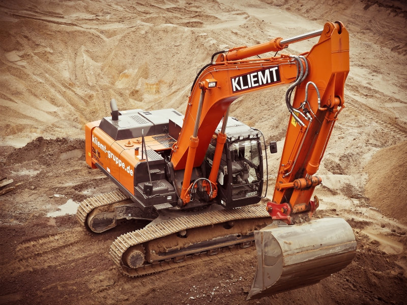 maconnerie-MONTFERRAT-min_excavators-1174428